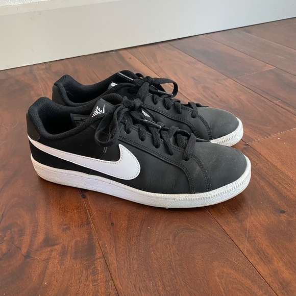 Nike Tennis Classic - Picture 2 of 3